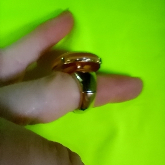 Large goldtone yellow stone stretch adjustable Ring size 7.5 - Picture 3 of 4